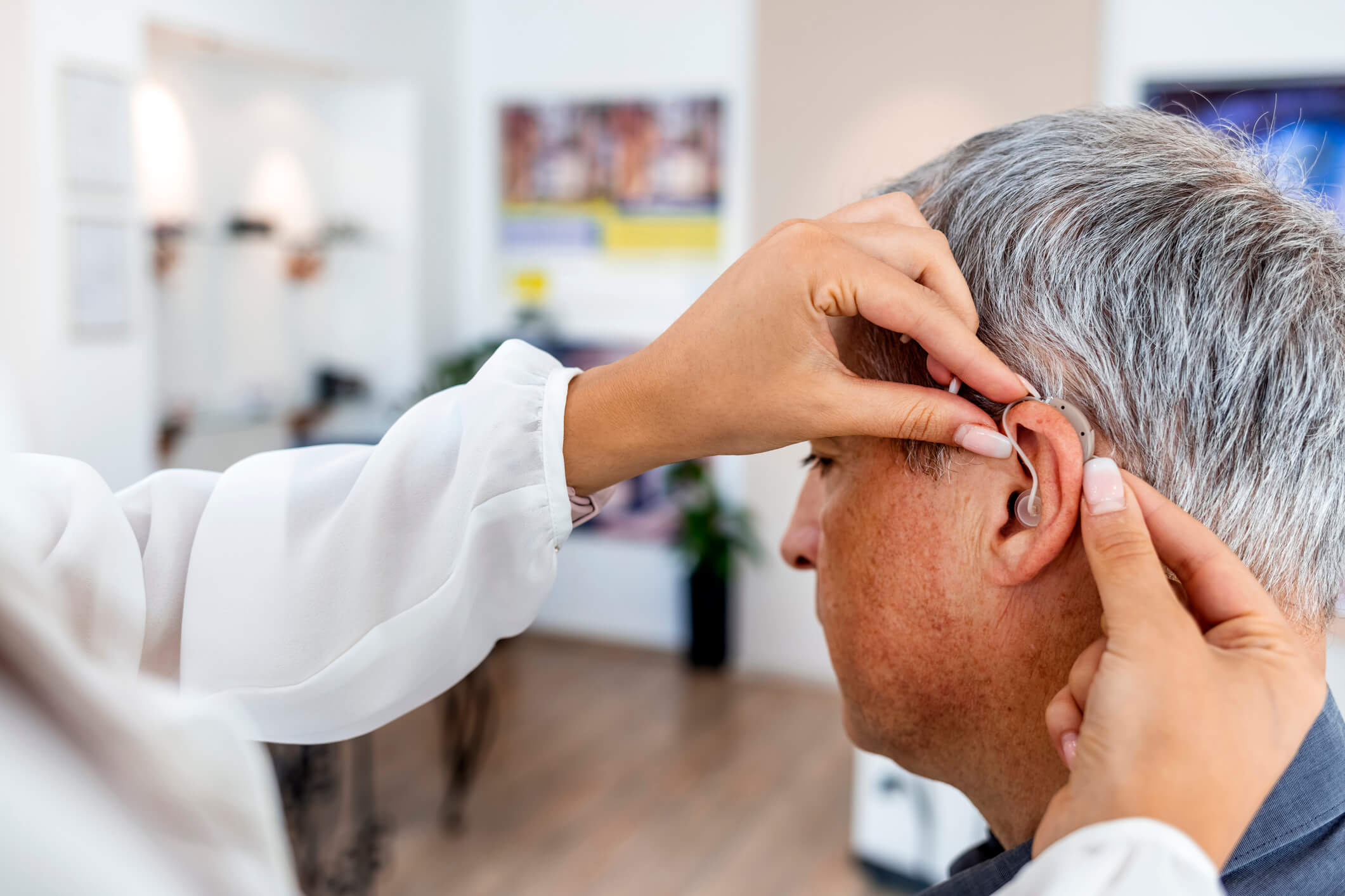 What affects the cost of hearing aids?